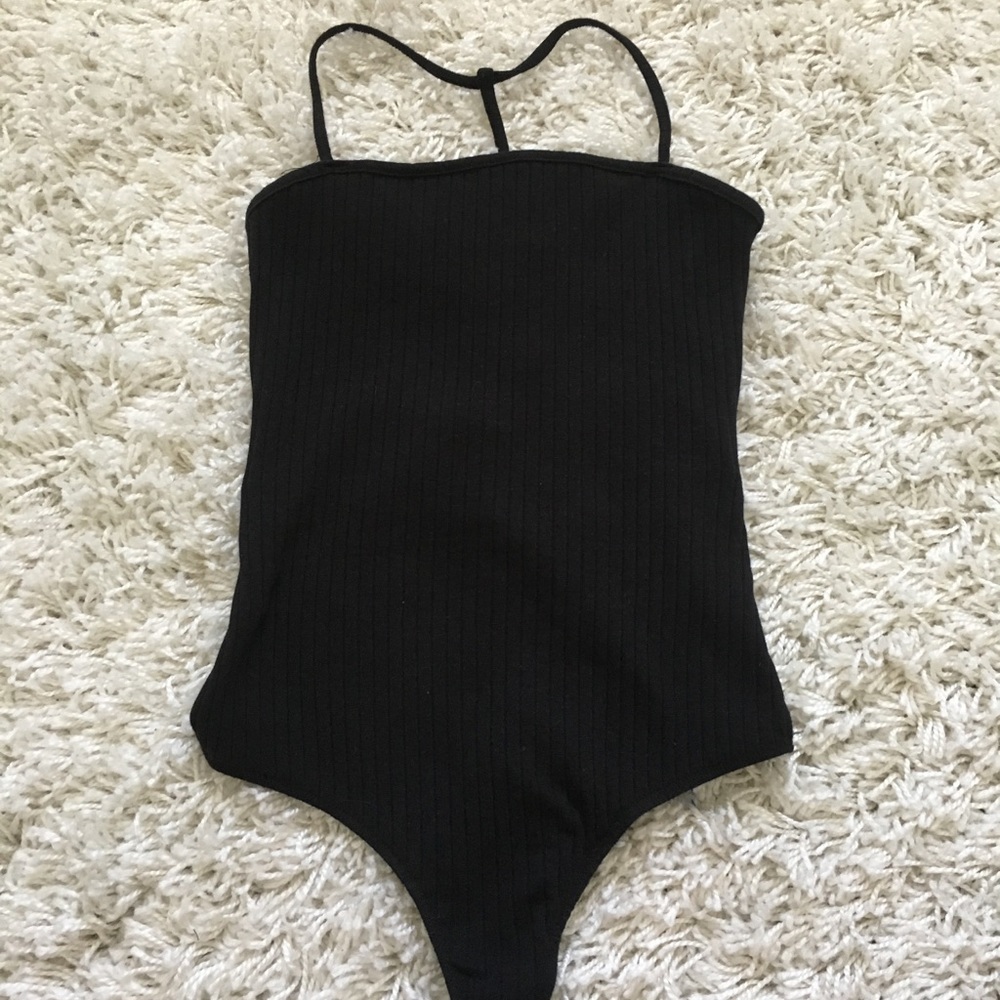 BLACK RIBBED CAGED BACK BODY SUIT